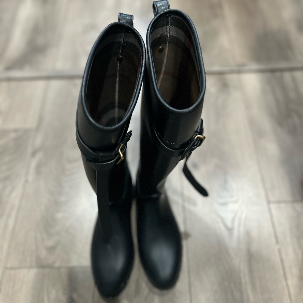 Burberry Riding Boots with Belt